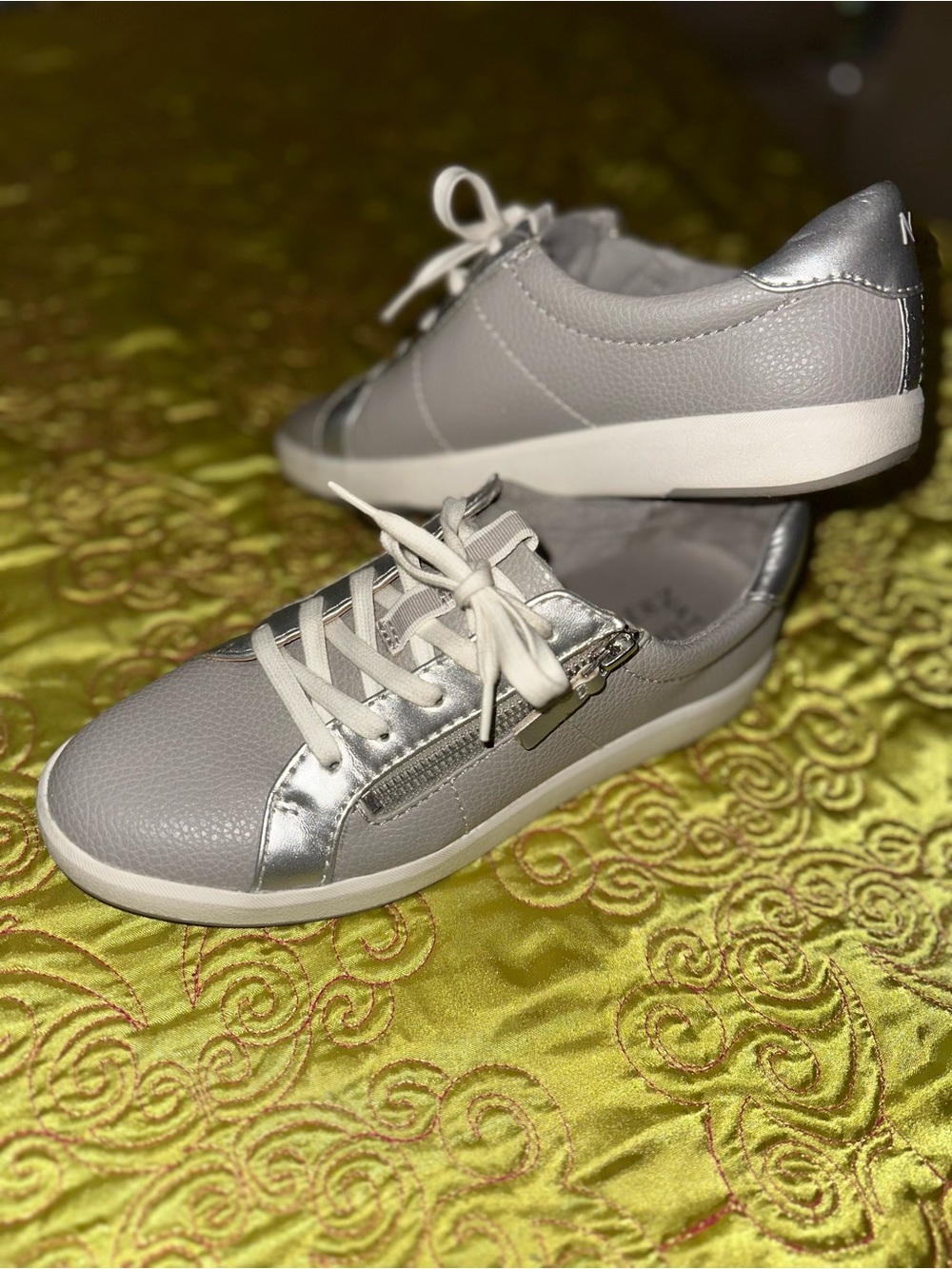 Naturalizer Casual Gray Leather Lace-Up Sneakers with Silver Accents